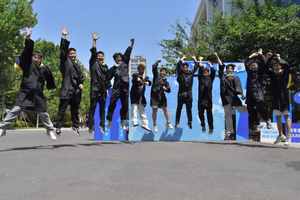 预览毕业时光 镌刻青春模样——…